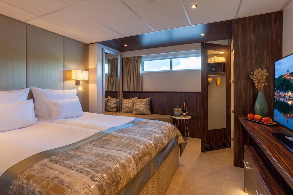 Amadeus River Cruises MS Amadeus Imperial C-1 Cabin.jpeg